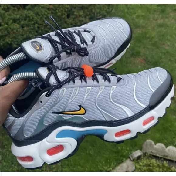 Nike Air Max Plus (GS) Metallic Silver/Speed Yellow 5Y, 6Y - Picture 6 of 8